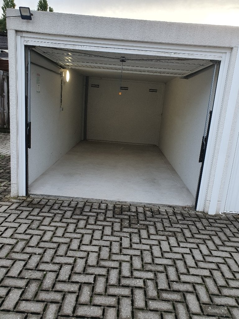 garage te huur te Sint-Eloois-Winkel Izegemsestraat, Immo