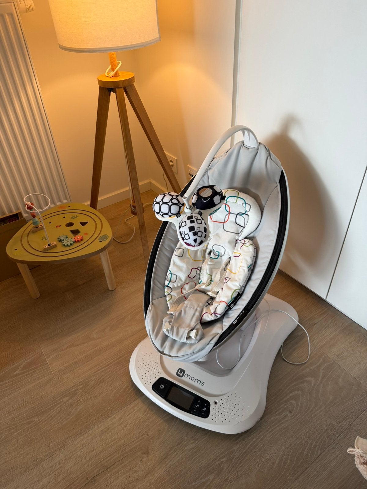 4 moms mamaroo, Kinderen en Baby's, Wipstoeltjes, Ophalen, Zo goed als nieuw