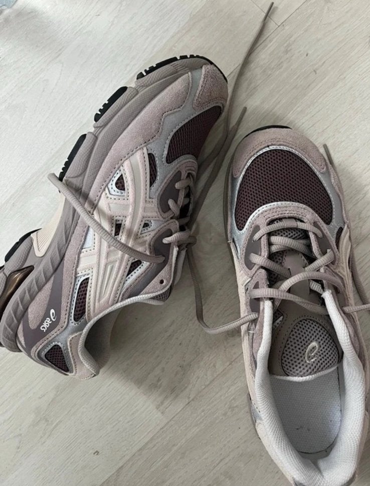 Asics Gel nyc gs cocoa powder cream, Sports & Fitness, Enlèvement ou Envoi, Comme neuf