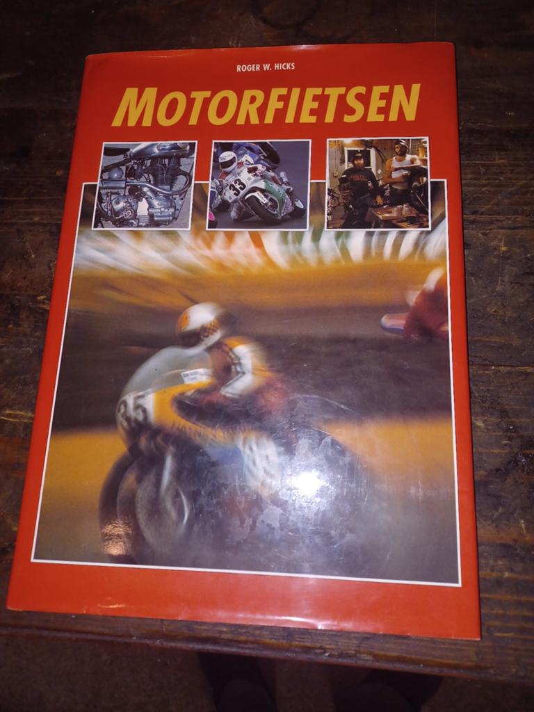 Mooi boek over motorfietsen met veel kleuren foto's, Ophalen of Verzenden
