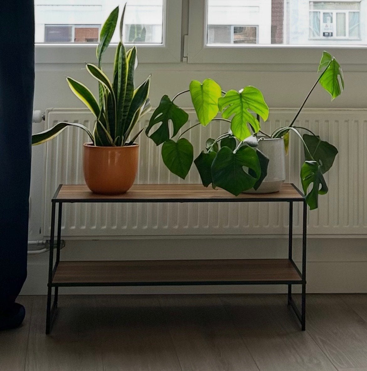 bijzetmeubel met 2 houten legplanken, Huis en Inrichting, Ophalen, Zo goed als nieuw