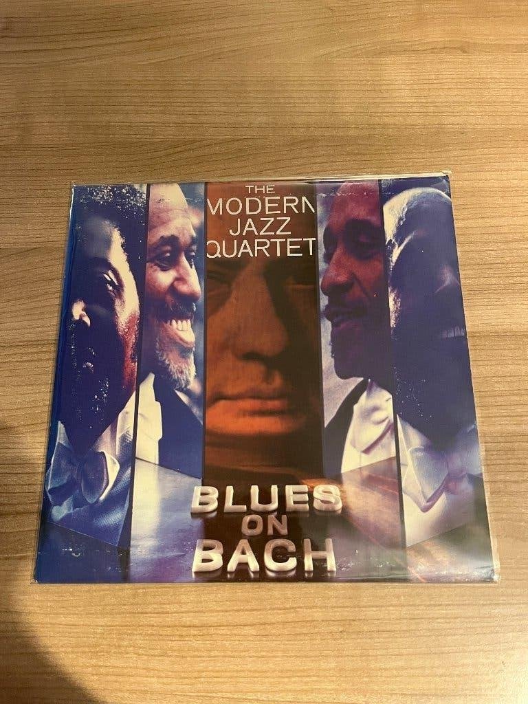 THE MODERN JAZZ QUARTET - BLUES ON BACH, Beschermende buitenhoes, Ophalen of Verzenden, 1960 tot 1980, Jazz