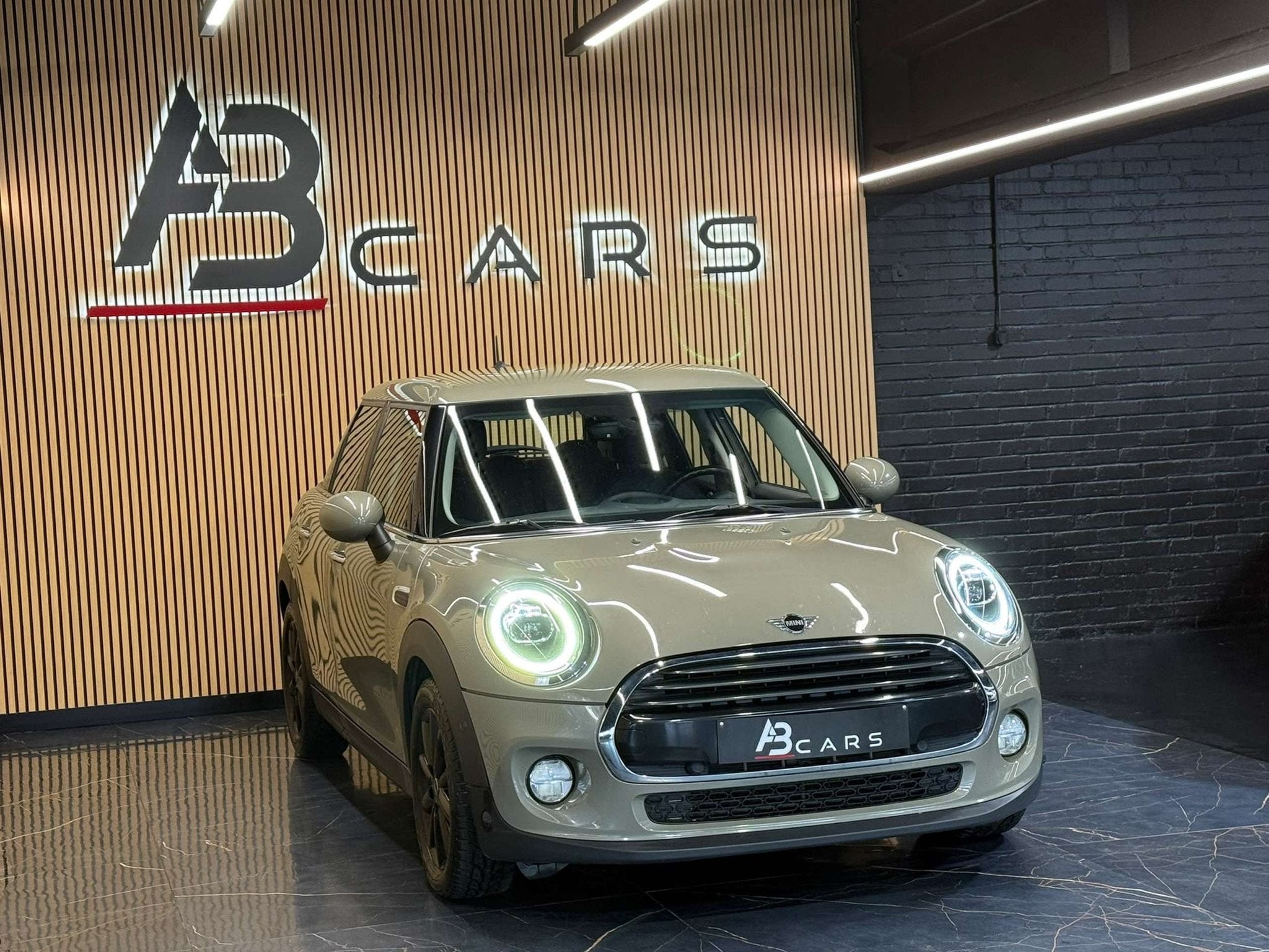 MINI Cooper D 1.5 DA SPORT * GARANTIE 12 MOIS *, Autos, Argent ou Gris, Achat, Euro 6, Entreprise