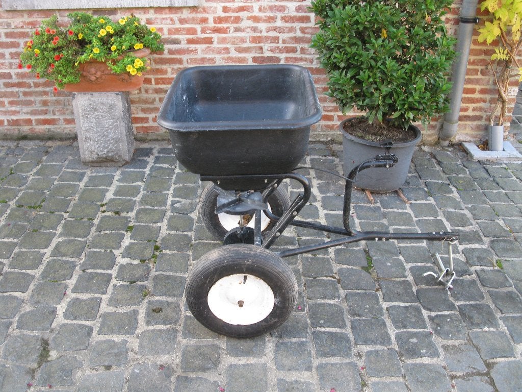 kunstmeststrooier Honda voor zitmaaier, Tuin en Terras, Ophalen, Zo goed als nieuw