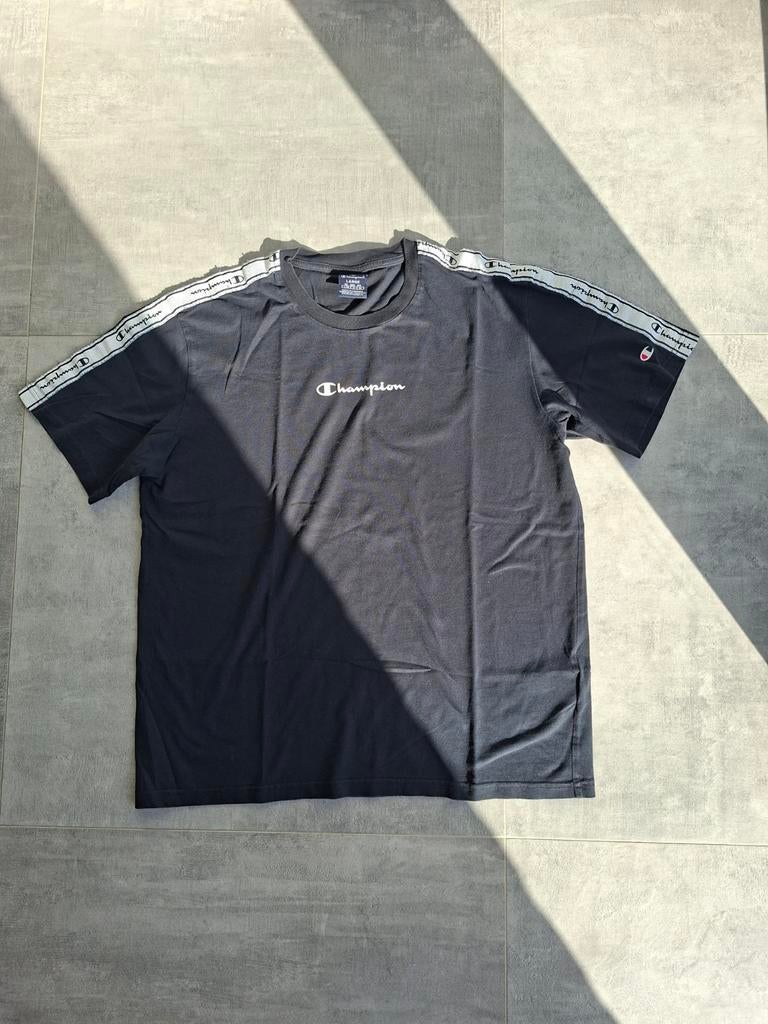 T-shirt Champion Logo - Noir - Taille L, Vêtements | Hommes, T-shirts, Comme neuf, Taille 52/54 (L), Noir, Enlèvement ou Envoi
