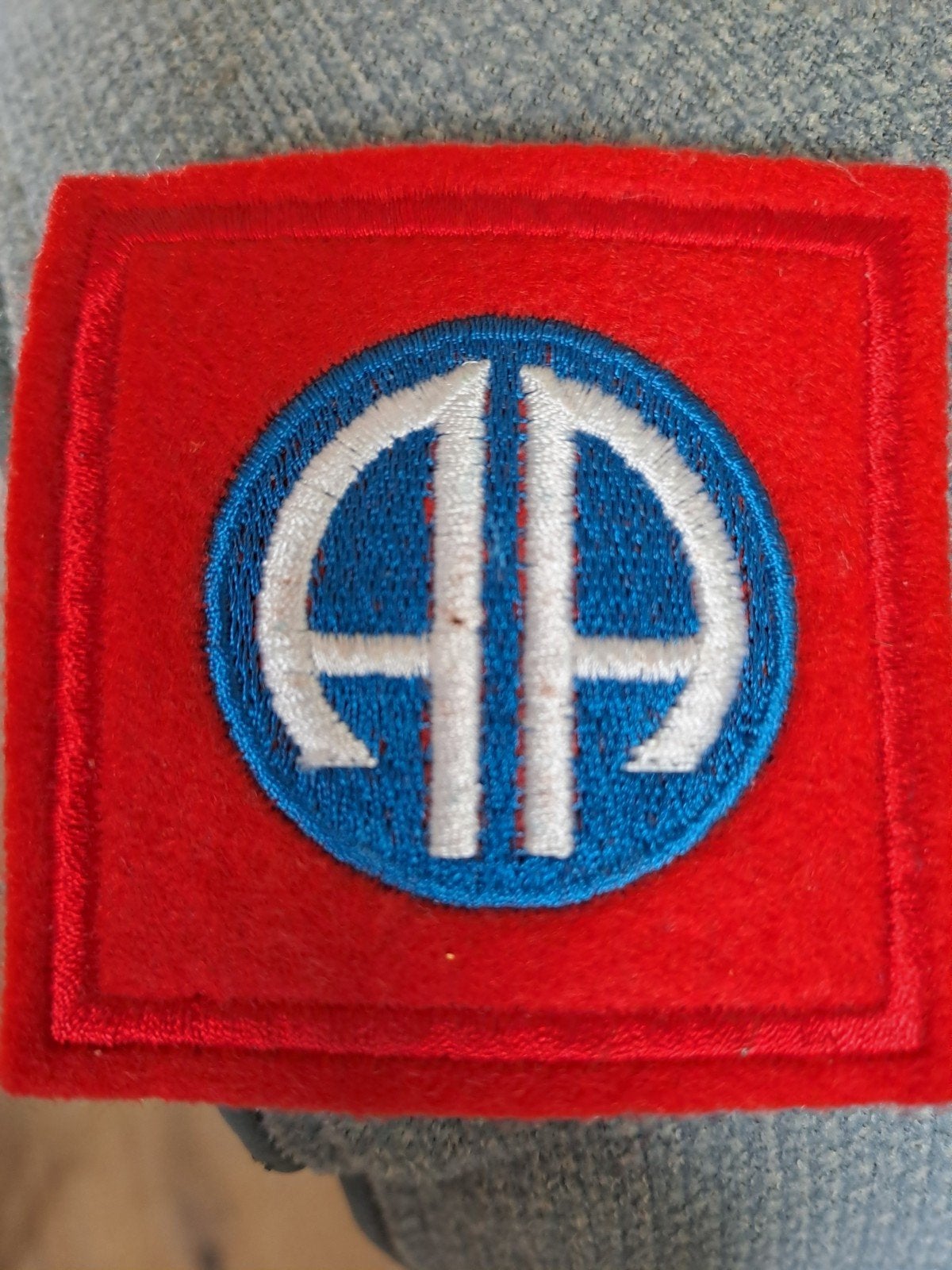 82nd US  Airborne schouderinsigne, Verzamelen, Militaria | Algemeen, Ophalen of Verzenden, Luchtmacht, Embleem of Badge