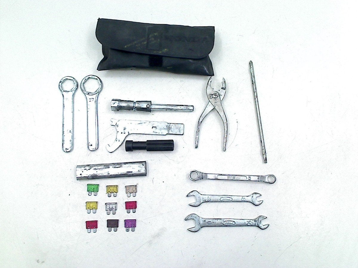 GEREEDSCHAPSET CBR 600 F 1999-2000 (CBR600F CBR600F4 PC35), Motoren, Honda Center GmbH, Gebruikt, Info@honda.de, Hanauer Landstraße  222-224
60314  Frankfurt am Main, DE