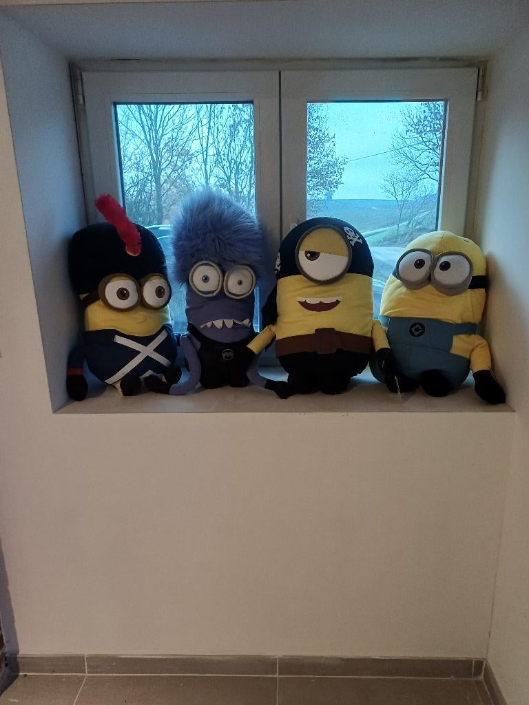 Lot de 4 Minions en peluche de 60 cm de hauteur, Enlèvement, Neuf, Autres types, Moyen (20 à 80 cm)