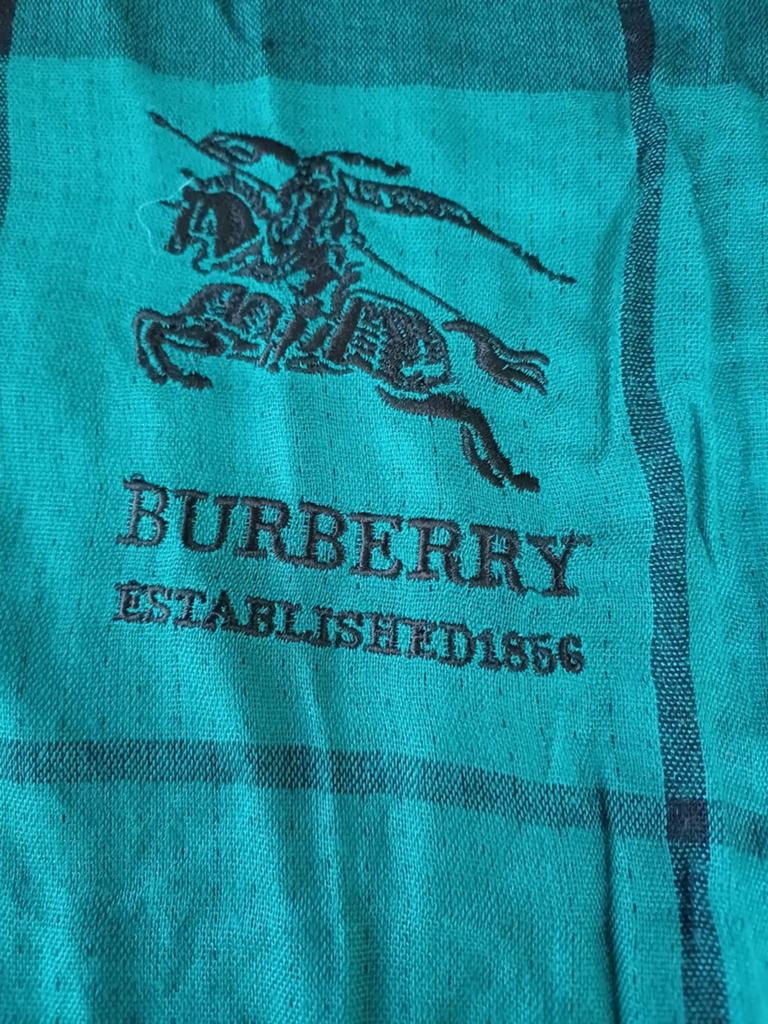 Sjaal, Kleding | Dames, Burberry, Ophalen of Verzenden, Zo goed als nieuw, Sjaal