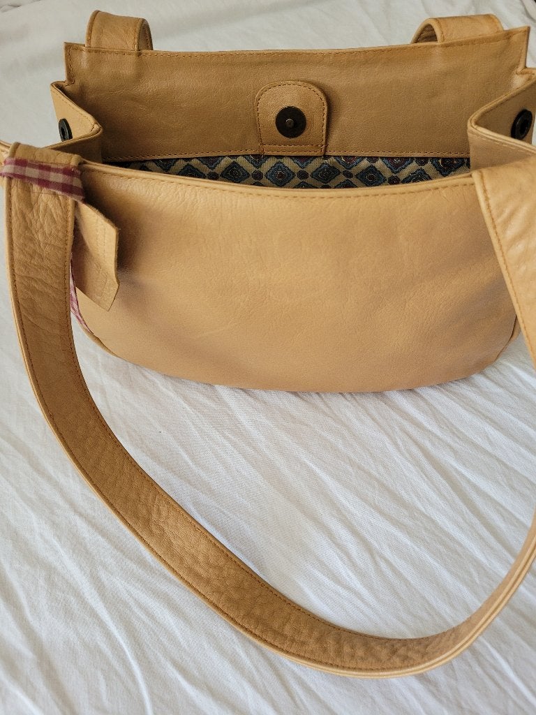 Sac à main en cuir Catalina beige état comme neuf, Bijoux, Sacs & Beauté, Enlèvement, Comme neuf, Beige, Sac à main