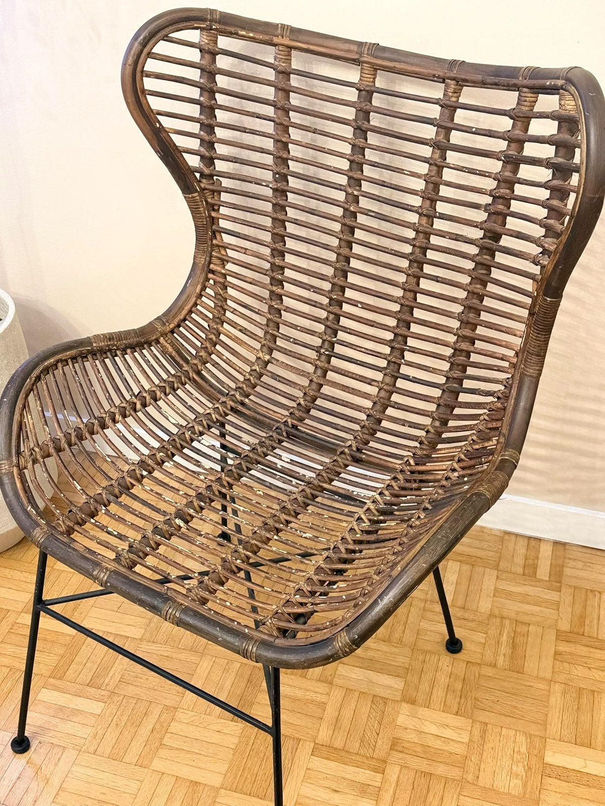 Fauteuil en rotin brun et métal noir – Style vintage chic, Comme neuf, Brun, Enlèvement, Métal