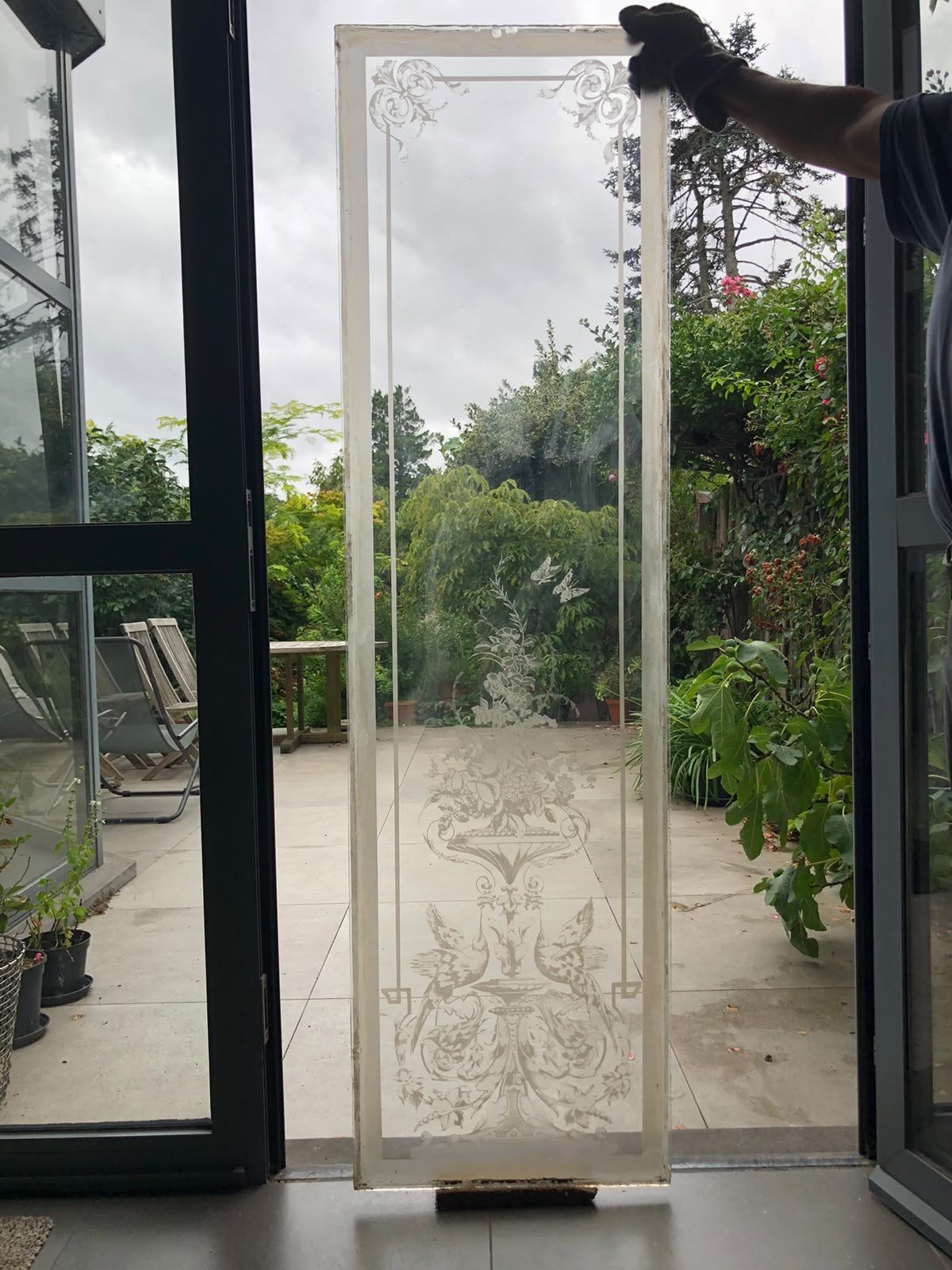 Gezandstraald glas, Ophalen