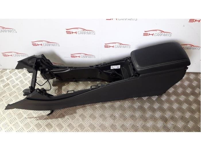 Middenconsoles van een Mercedes CLA, Gebruikt, -, Ophalen of Verzenden, -