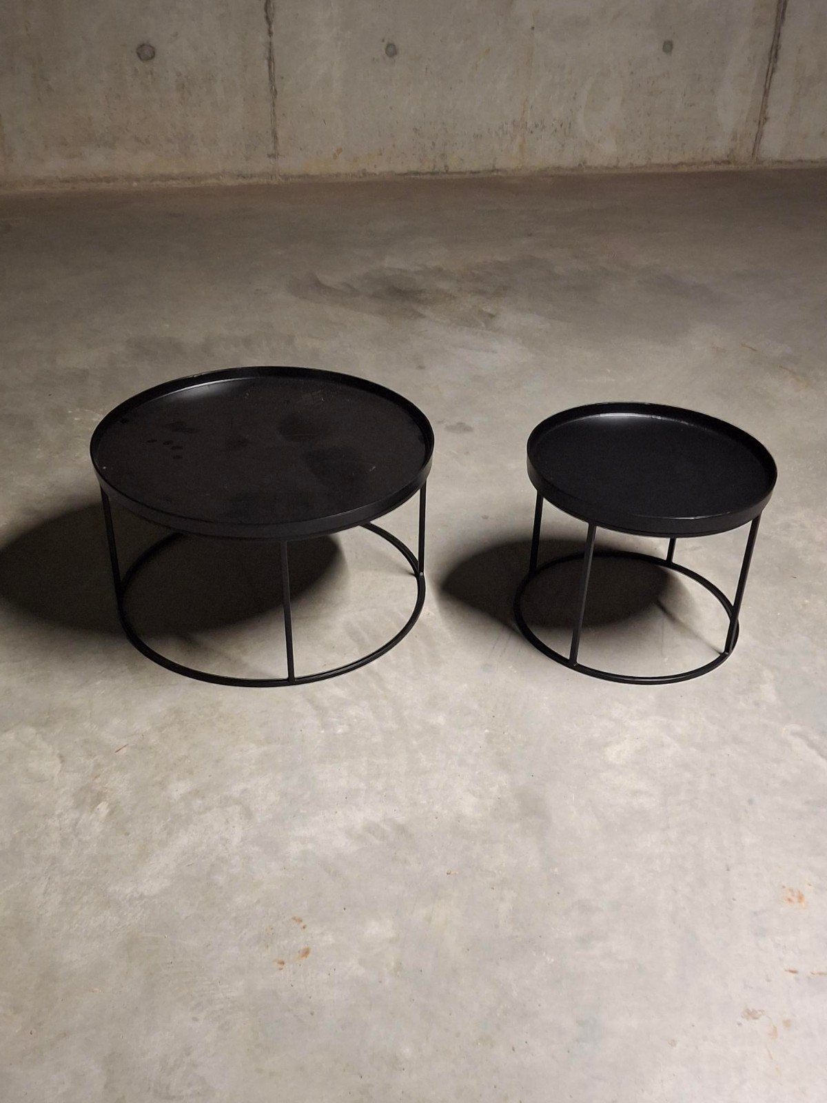 Salontafel zwart, metaal, rond 2 stuks, Huis en Inrichting, Ophalen, Rond, 50 tot 100 cm, Zo goed als nieuw