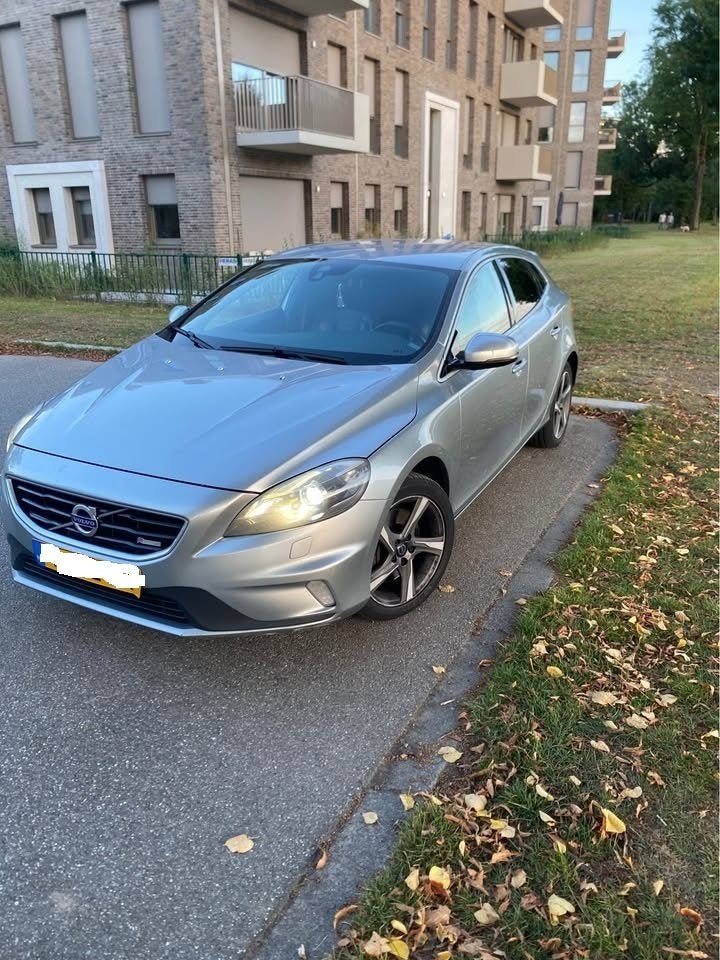 volvo v40 D3 automaat R-design, Auto's, Euro 5, Leder, Diesel, 5 deurs