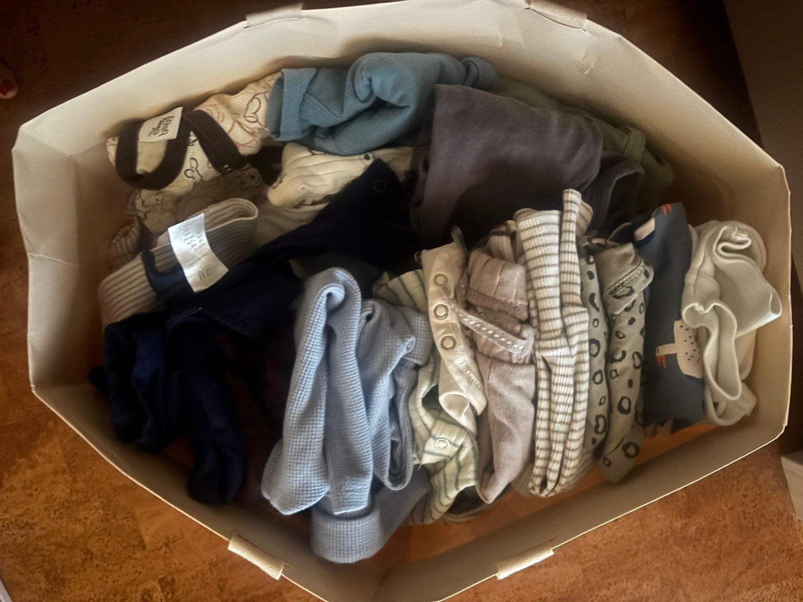 Babykledij 50-56 plus 50tal pampers maat 1, Enlèvement