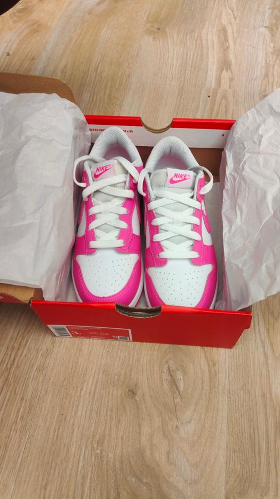 Nieuwe Nike maat 35, Kinderen en Baby's, Kinderkleding | Schoenen en Sokken, Ophalen, Schoenen