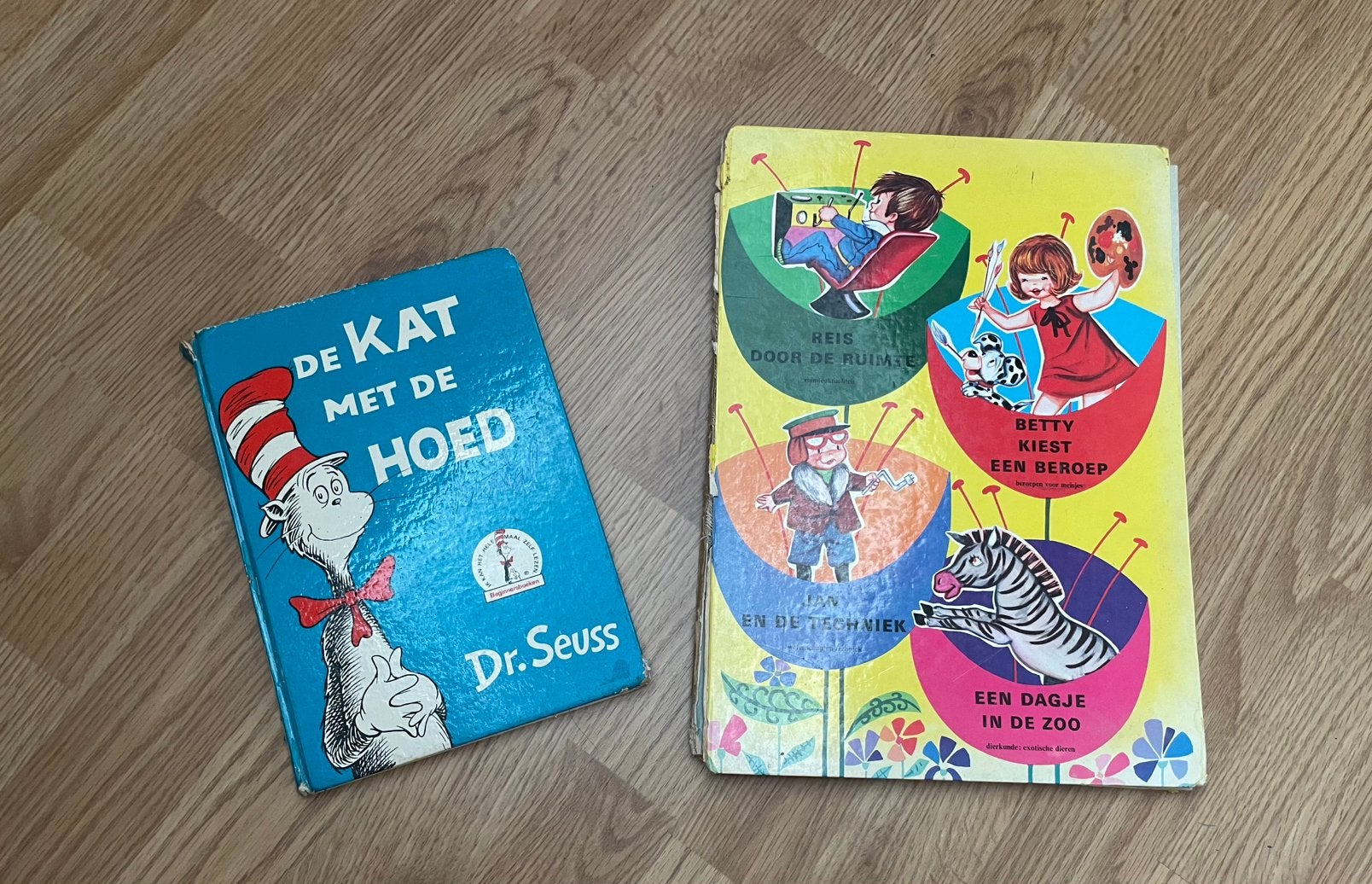 Oude boekjes: de kat met de hoed en weetjesboek, Ophalen of Verzenden, Gelezen
