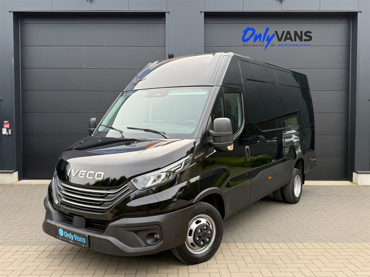 Iveco Daily 3.0D / 35-210 Hi-Matic / Nieuw Model 2026 / L3, Auto's, 207 pk, Iveco, 0 kg, Zwart
