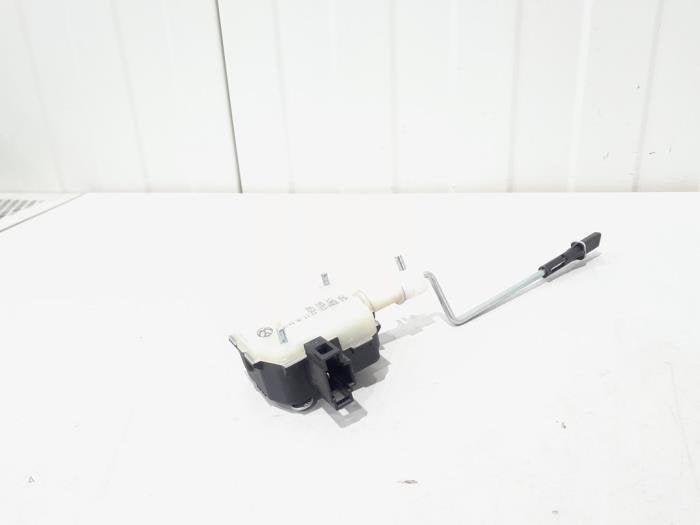 Moteur de verrouillage clapet réservoir d'un Volkswagen Gol, Volkswagen, -, 3 mois de garantie, Utilisé