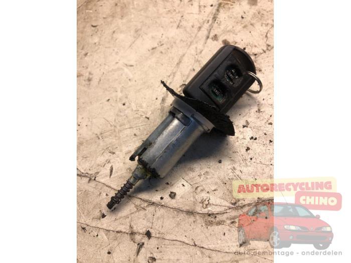 Kontaktslot + Sleutel van een Opel Corsa, Gebruikt, -, -, Opel