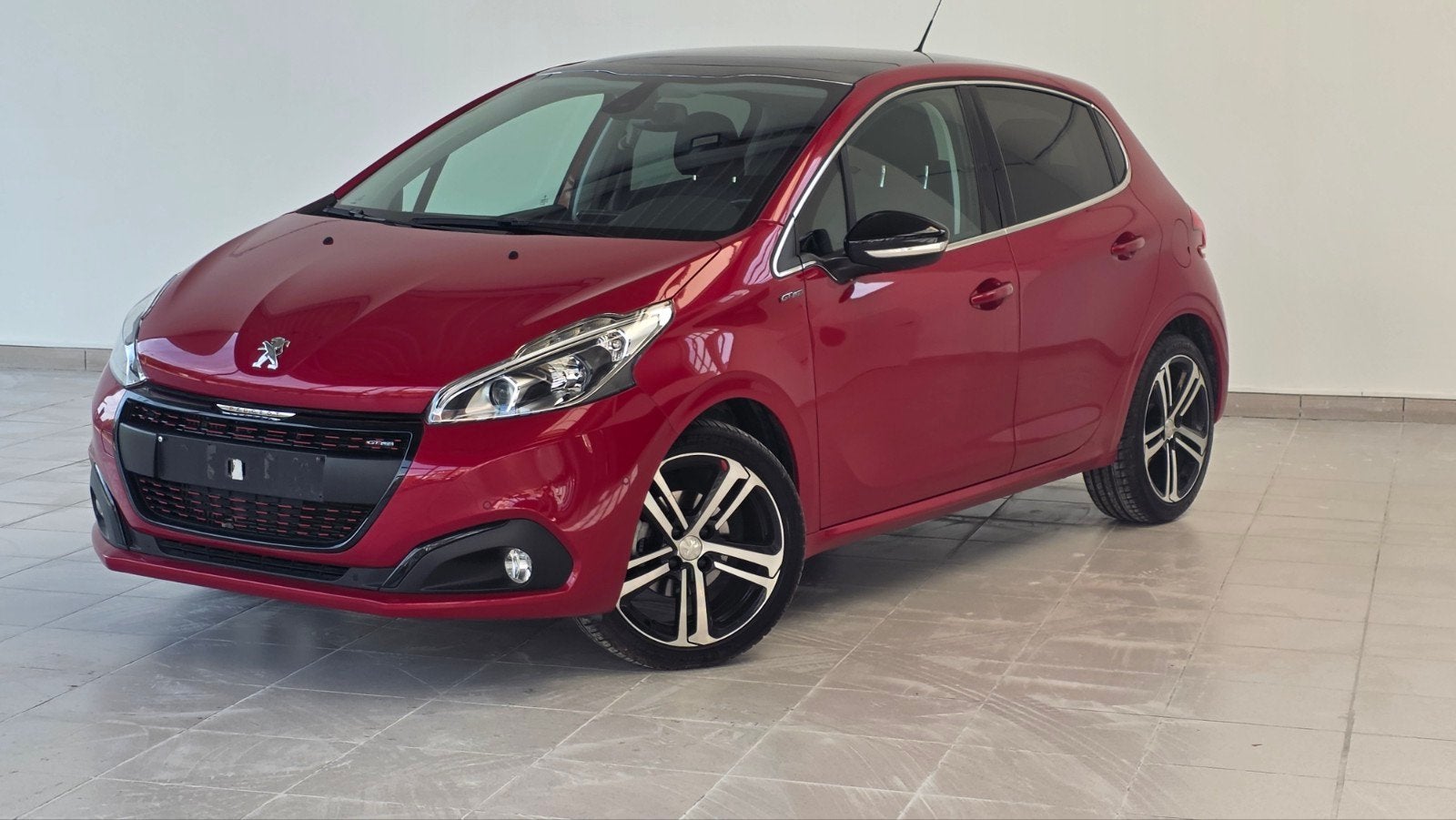 Peugeot 208 gt line top okkassie 14000km, Auto's, Voorwielaandrijving, Dealer onderhouden, Zwart, 1199 cc