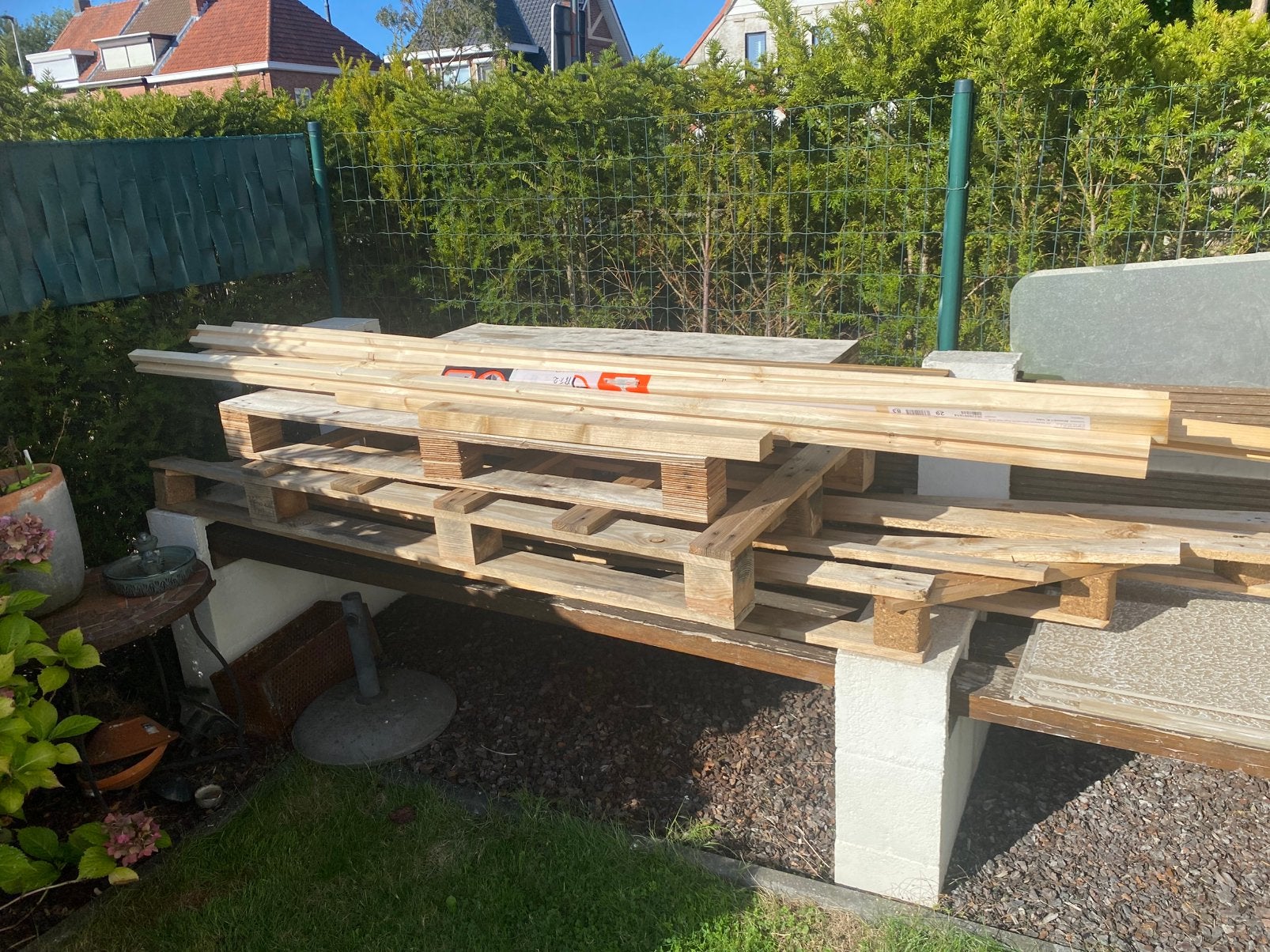 GRATIS op te halen: 3 palletten en overschotten hout, Minder dan 3 m³, Ophalen, Overige houtsoorten, Blokken