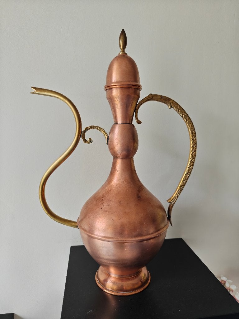 Cruche en cuivre et laiton, Enlèvement, Cuivre