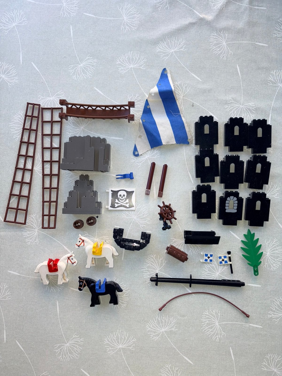 Vintage Lego kasteel en piratenschip onderdelen, Gebruikt, Inclusief extra onderdelen, Lego, Ophalen of Verzenden