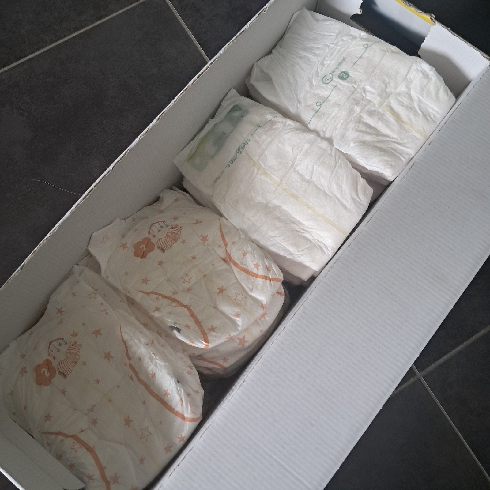 56 pampers maat 2, Enfants & Bébés, Enlèvement ou Envoi
