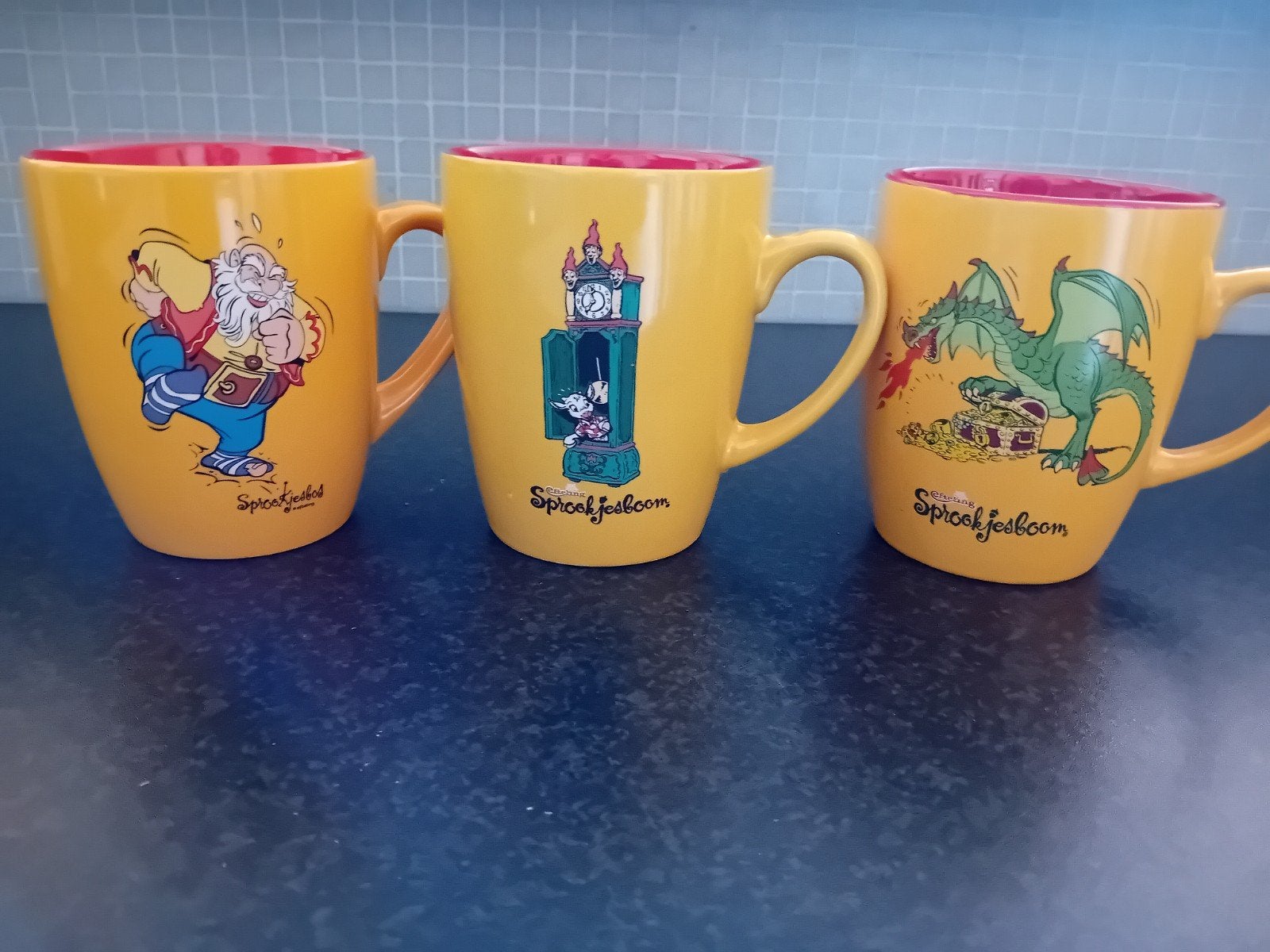 3 (grote) tassan, Collections, Efteling, Enlèvement