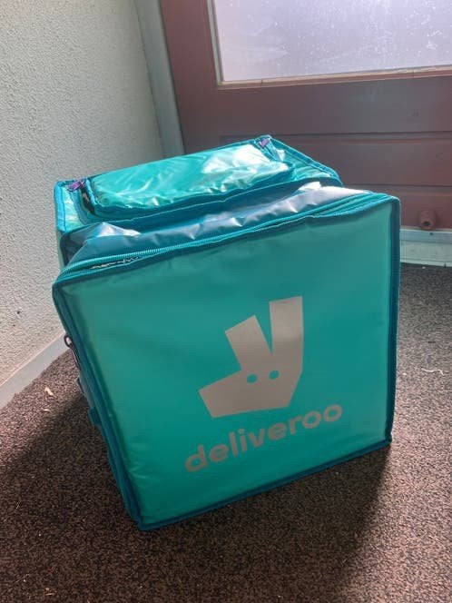 Deliveroo bezorgtas, Ophalen