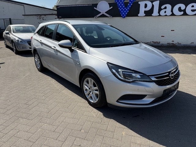 Opel Astra Sports Tourer 1600 Diesel Airco Navi! Euro 6!, Auto's, Opel, Stof, Euro 6, 4 cilinders, Navigatiesysteem
