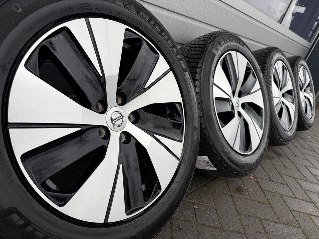 18 inch Volvo XC70 EX30 V90 V60 XC40 velgen winterbanden, Pneus et Jantes, Pneus hiver, Véhicule de tourisme, -