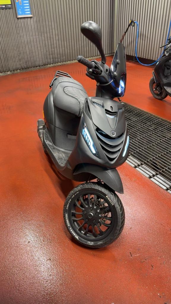 Zip 50cc 2022 orginele sp voorvork!!, Enlèvement ou Envoi, Comme neuf, Zip