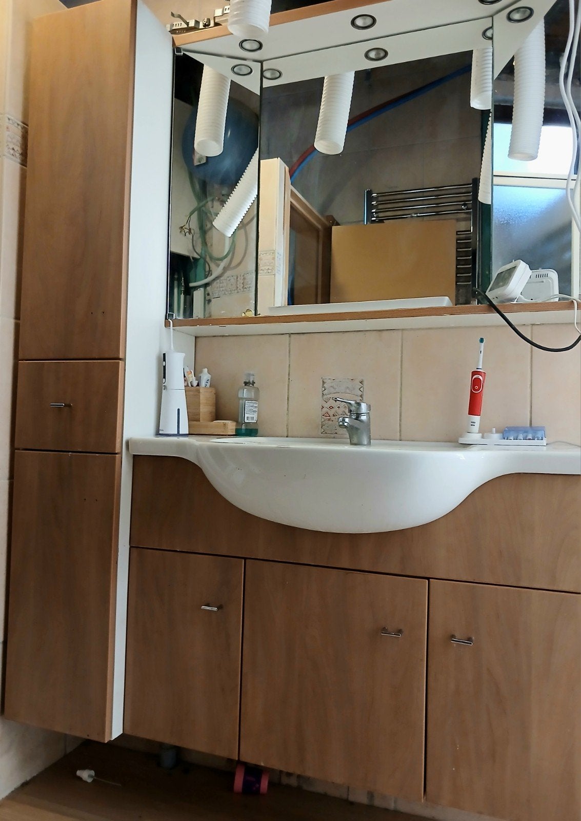 Meuble de salle de bain avec lavabo et rangement à donner, Enlèvement
