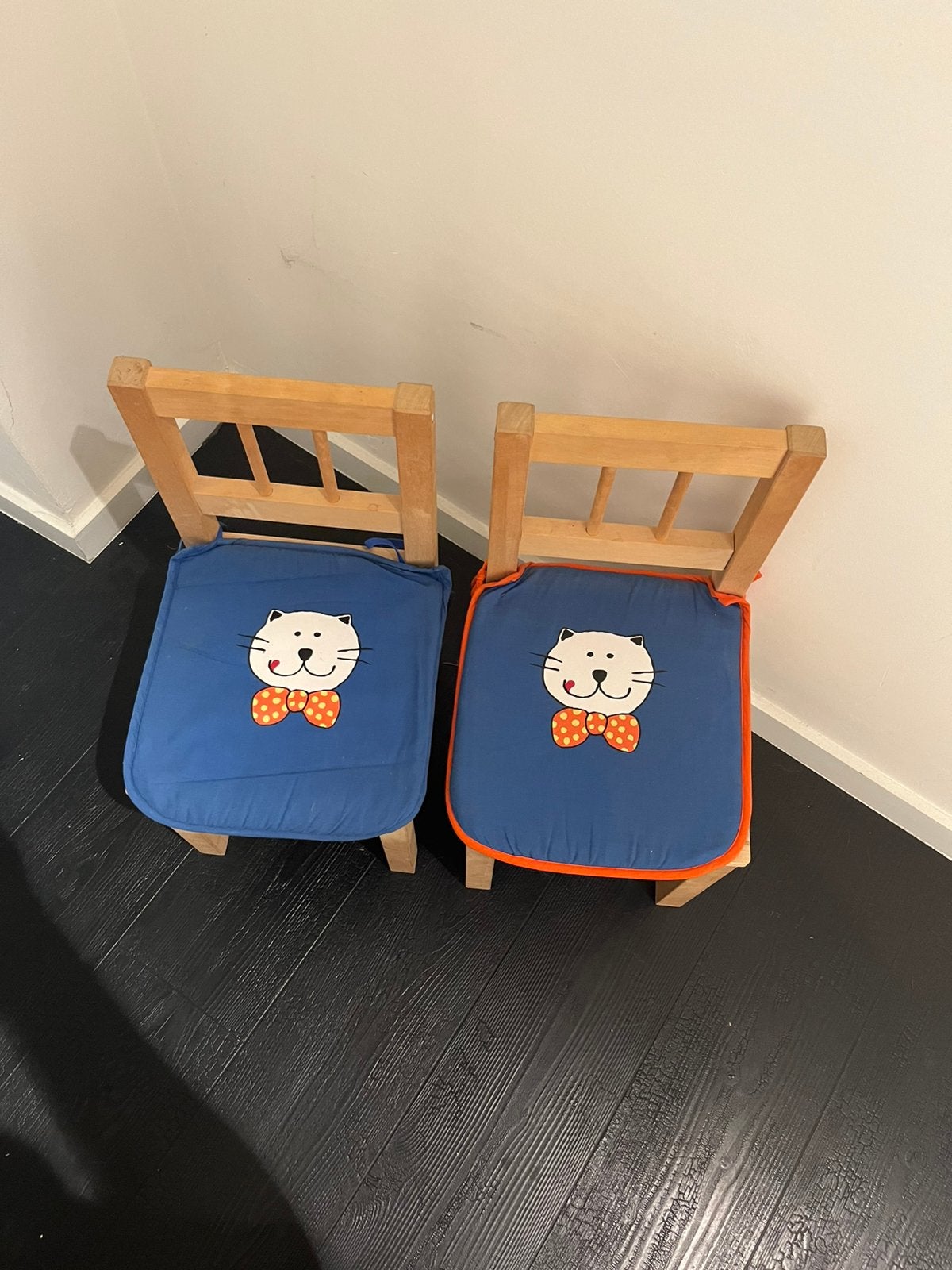Kinderstoeltjes. Met kussen, perfecte staat, Kinderen en Baby's, Kinderstoelen, Ophalen, Zo goed als nieuw