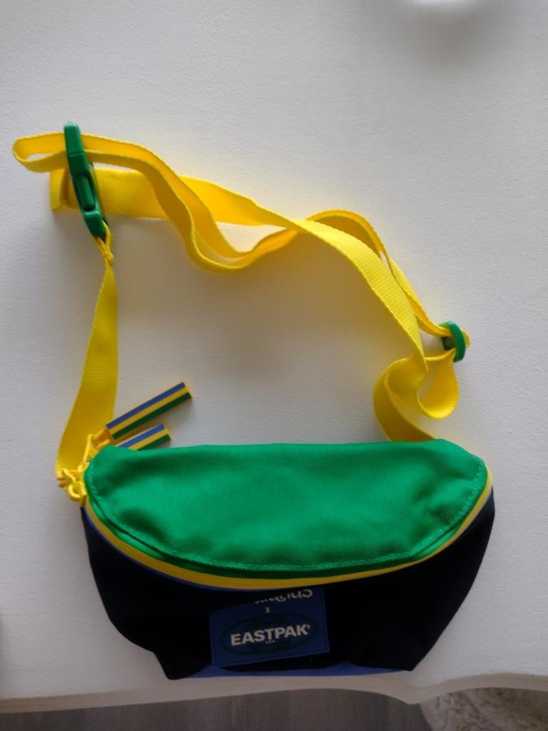 Prachtige gloednieuwe heuptas van Havaianas X Eastpak!, Handtassen en Accessoires, Tassen | Reistassen en Weekendtassen, Ophalen of Verzenden