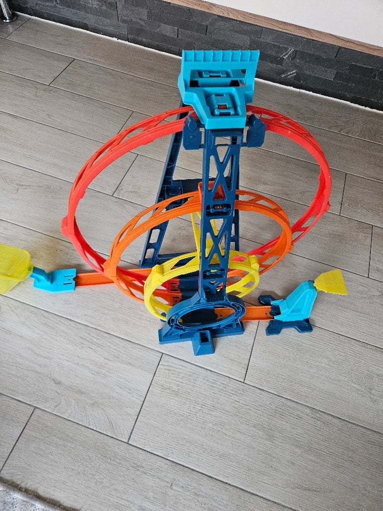 Hot wheels racebaan track builder looping, Kinderen en Baby's, Speelgoed | Racebanen, Ophalen, Racebaan, Zo goed als nieuw, Hot Wheels