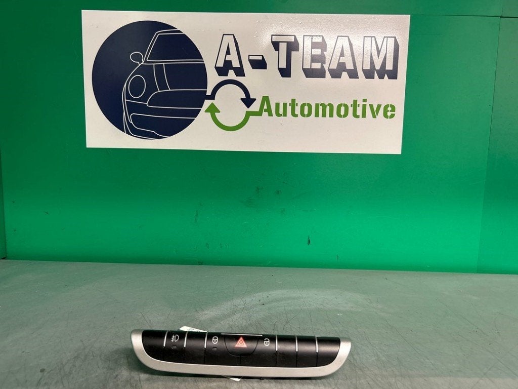 COMMUTATEUR DE FEUX DE DETRESSE Smart Fortwo Coupé (451.3), Smart Europe GmbH, Utilisé, Smart, Esslinger Straße  7
70771  Leinfelden-Echterdingen, DE