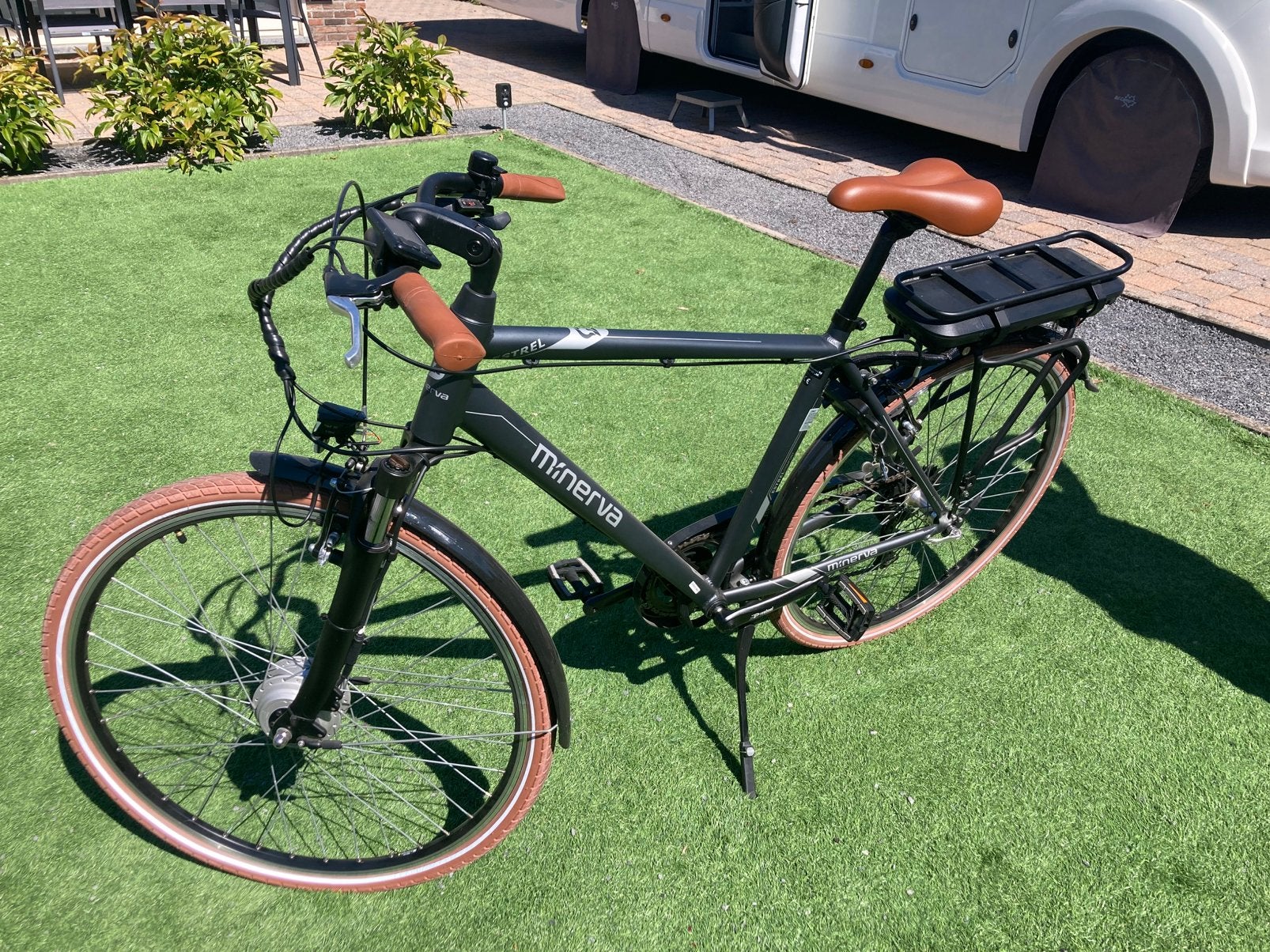 Bijna nieuwe electronische heren fiets Minerva, Fietsen en Brommers, Ophalen, Zo goed als nieuw