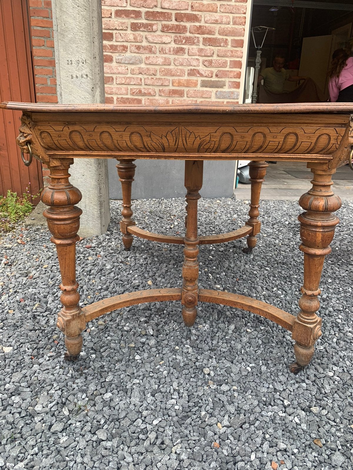 Table en chêne, Enlèvement