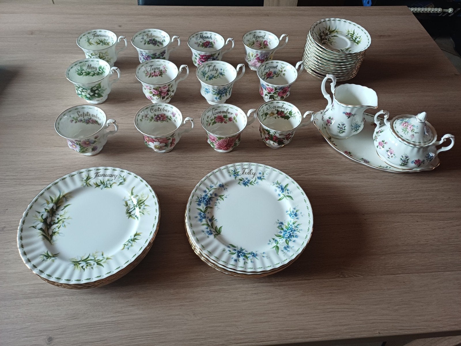 Royal Albert – Flower of the Month – 39 pièces – Collection, Enlèvement