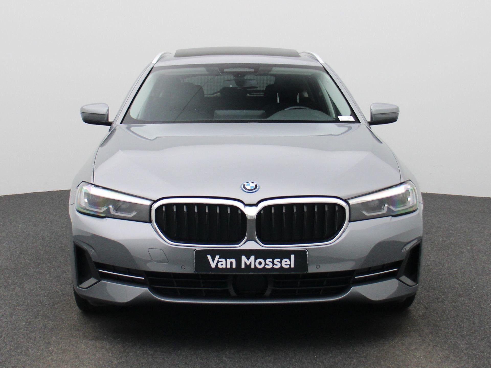 BMW 5 Serie Reeks Touring 530e 215kW xDrive Auto, 12 kWh, Hybride rechargeable, Noir, 5 portes