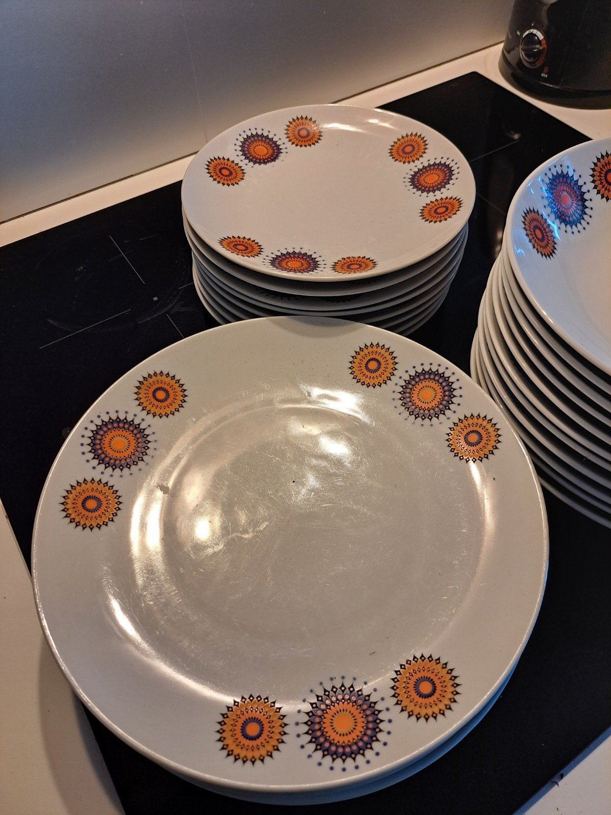 Ensemble assiettes, Maison & Meubles, Enlèvement, Utilisé