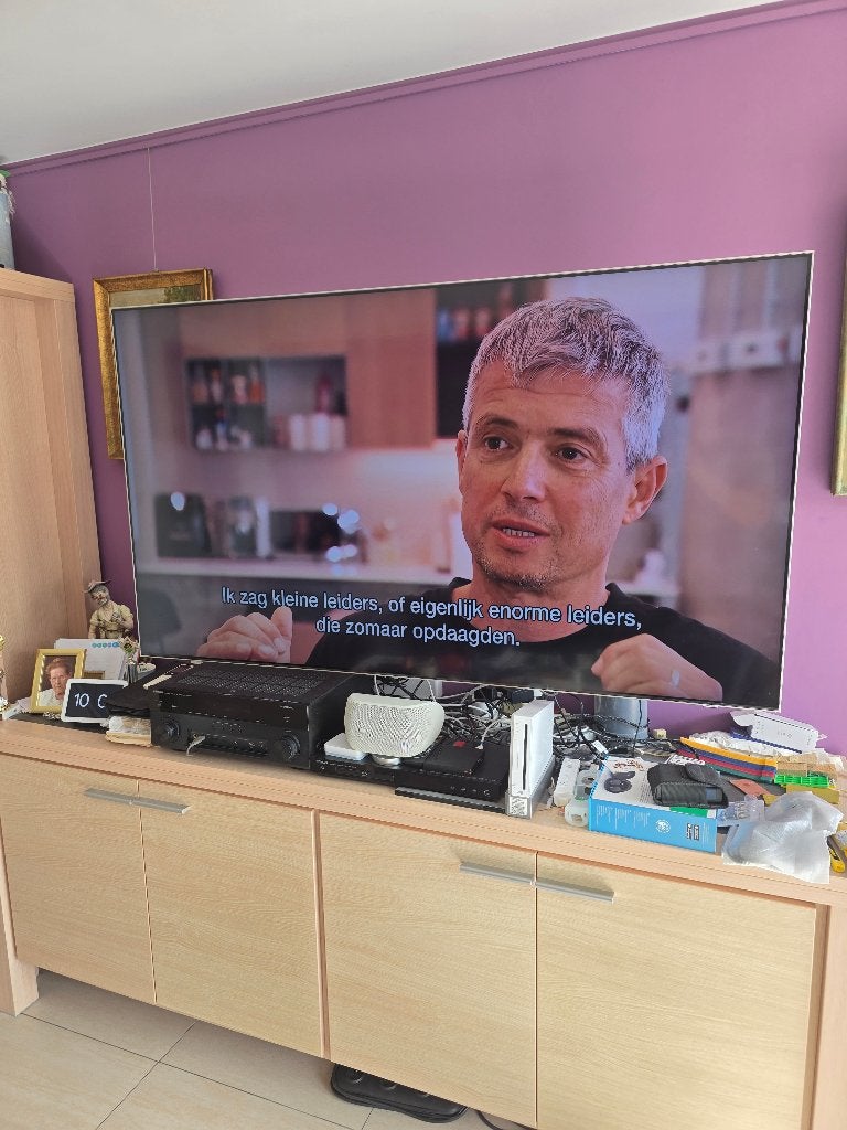 Téléviseur 65 pouces avec support, TV, Hi-fi & Vidéo, QLED, Comme neuf, 4k (UHD), Smart TV