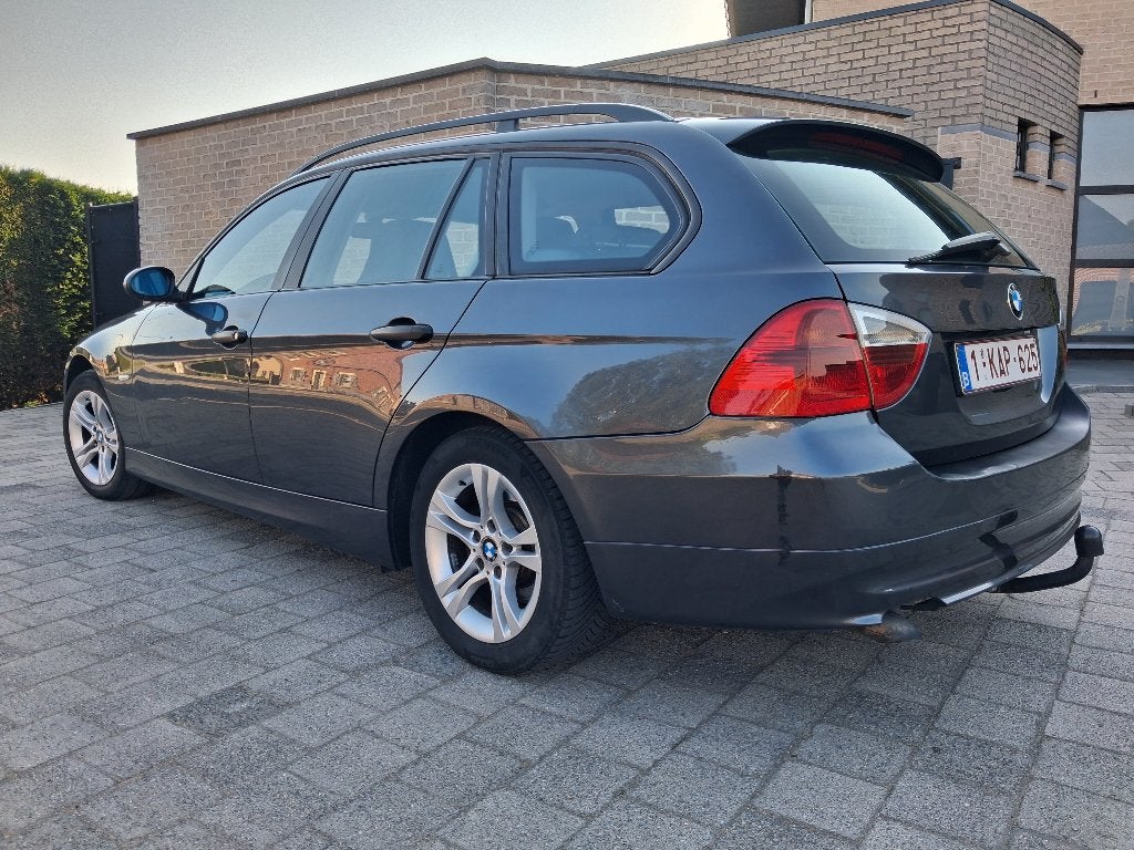 Bmw e91 318d 19/03/2007 , zonder keuring , voor export., Autos, BMW, Entreprise, Boîte manuelle, Autres couleurs, Noir
