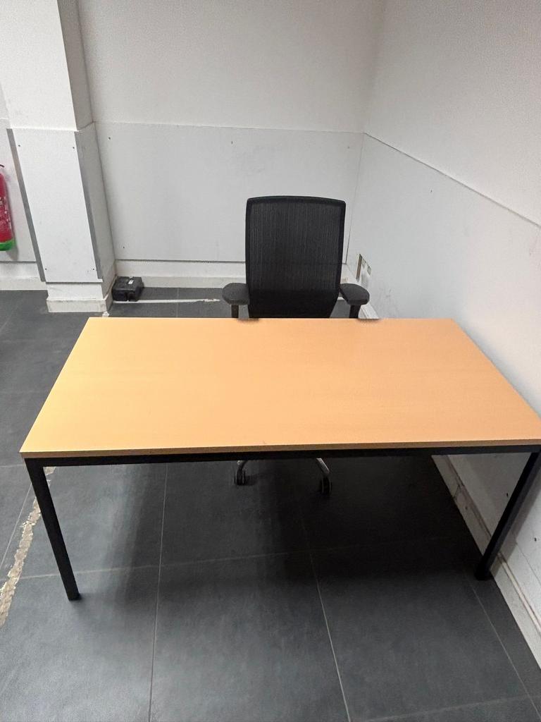 Bureau tafel met stoel in goed staat, Ophalen, Zo goed als nieuw