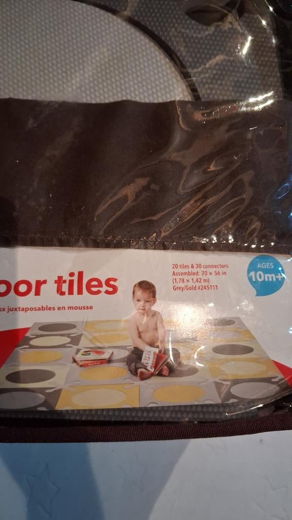 20 tuiles de jeu Skip Hop avec 30 pièces de connexion, Enfants & Bébés, Enlèvement ou Envoi, Utilisé
