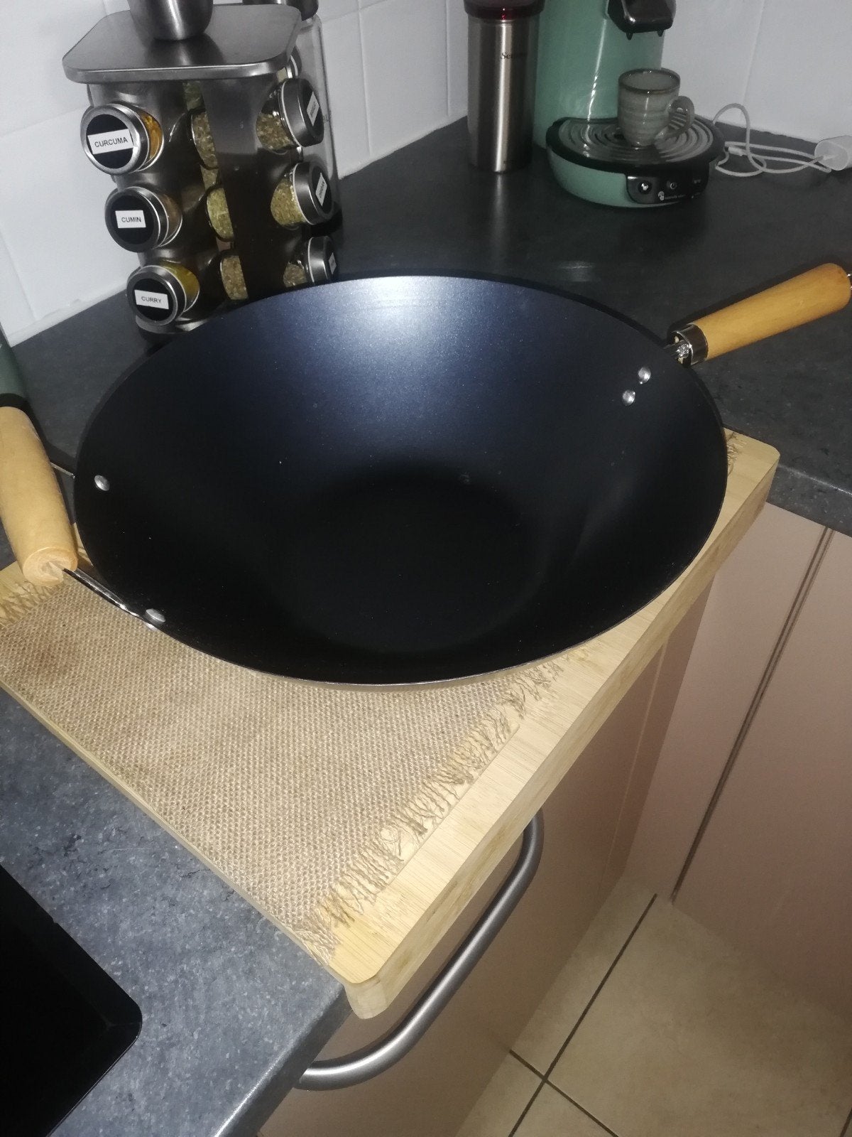 Wok neuf, Enlèvement, Wok